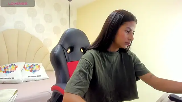 Snapshot of JOLIEBENSON chatting on March 20, 2025, 2:29 am JOLIEBENSON online show from March 20, 2025, 2:29 am