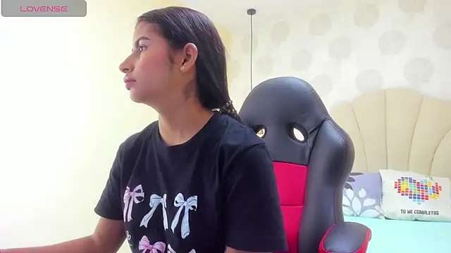 Snapshot of JOLIEBENSON chatting on March 14, 2025, 2:20 am JOLIEBENSON online show from March 14, 2025, 2:20 am