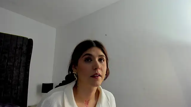 AnnyCherry  online show from April 10, 2026, 1:45 am