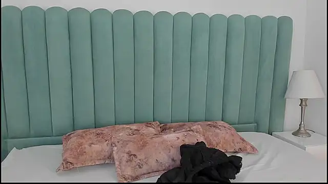 Snapshot of AnnyCherry_ chatting on October 3, 2025, 10:00 pm AnnyCherry online show from October 3, 2025, 10:00 pm