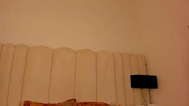 Snapshot of AnnyCherry_ chatting on September 23, 2025, 9:55 pm AnnyCherry online show from September 23, 2025, 9:55 pm