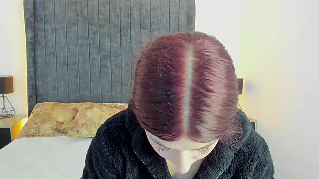 Snapshot of AnnyCherry_ chatting on October 6, 2025, 11:49 pm AnnyCherry online show from October 6, 2025, 11:49 pm