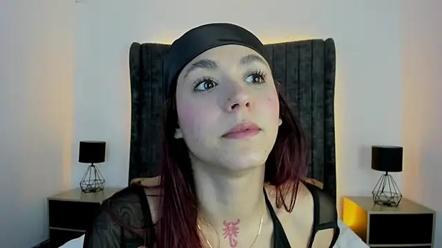 Snapshot of AnnyCherry_ chatting on September 30, 2025, 10:05 pm AnnyCherry online show from September 30, 2025, 10:05 pm