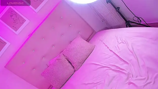 EIMY BRIGHT online show from April 22, 2026, 2:13 pm