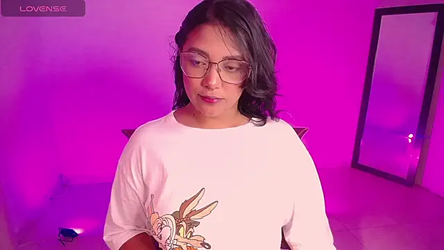 Snapshot of DIANEE_01 chatting on October 14, 2025, 11:58 pm DIANEE 01 online show from October 14, 2025, 11:58 pm