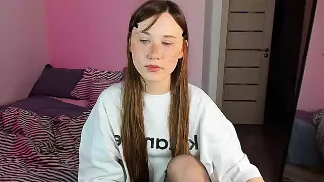 Snapshot of Stella_Sunny chatting on October 1, 2025, 7:18 pm Stella Sunny online show from October 1, 2025, 7:18 pm