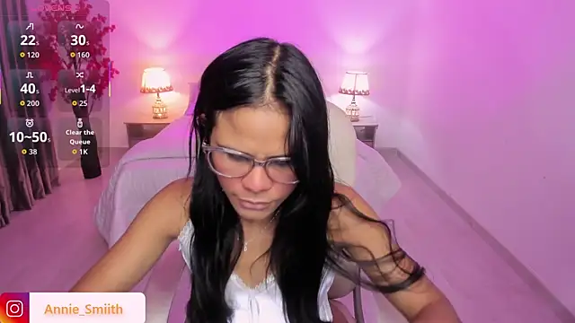 anniie smith online show from October 28, 2025, 11:09 am