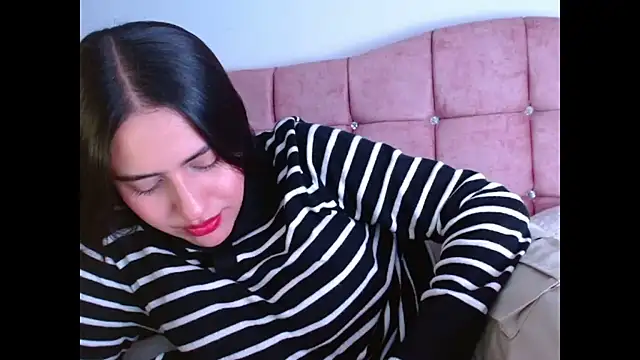 Snapshot of Paris-love chatting on October 29, 2025, 11:03 pm Paris-love online show from October 29, 2025, 11:03 pm