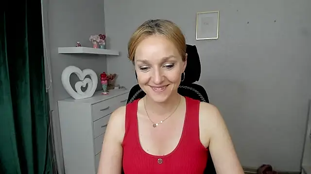 AliciaDesire online show from May 21, 2026, 5:43 pm