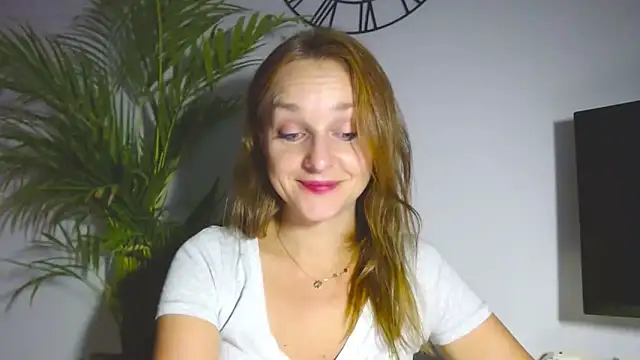 AliciaDesire online show from November 17, 2025, 3:27 pm