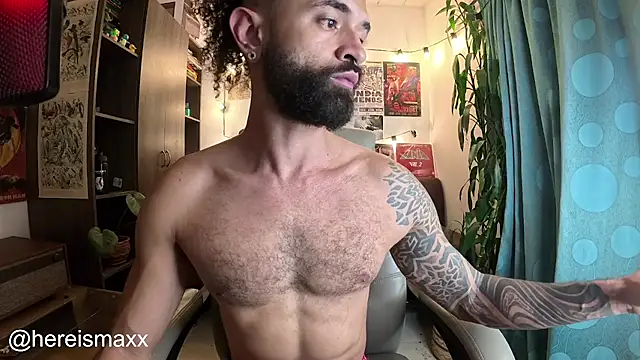 Snapshot of MaxG__ chatting on October 29, 2025, 1:48 am MaxG online show from October 29, 2025, 1:48 am