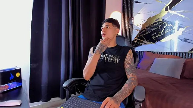 kyle smithxx online show from December 23, 2025, 8:24 am