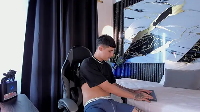 kyle smithxx online show from January 6, 2026, 5:33 am