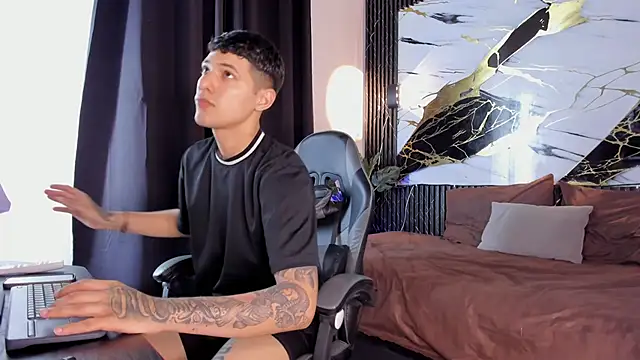 kyle smithxx online show from December 20, 2025, 4:15 am