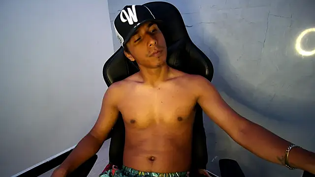 Snapshot of michaelhotbbc chatting on October 20, 2025, 3:41 am michaelhotbbc online show from October 20, 2025, 3:41 am