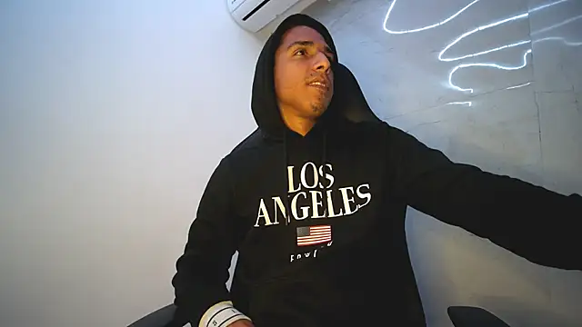 Snapshot of michaelhotbbc chatting on October 15, 2025, 3:49 am michaelhotbbc online show from October 15, 2025, 3:49 am