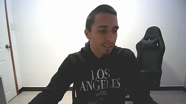 Snapshot of michaelhotbbc chatting on September 24, 2025, 3:24 am michaelhotbbc online show from September 24, 2025, 3:24 am