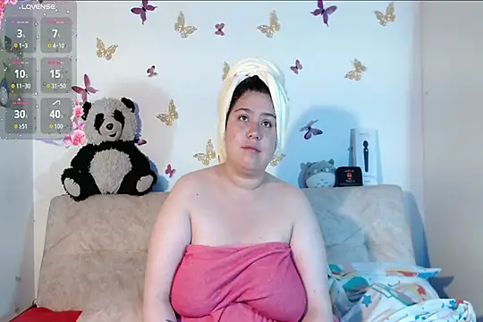 Snapshot of LennaTurnerr chatting on February 11, 2026, 12:49 pm LennaTurnerr online show from February 11, 2026, 12:49 pm