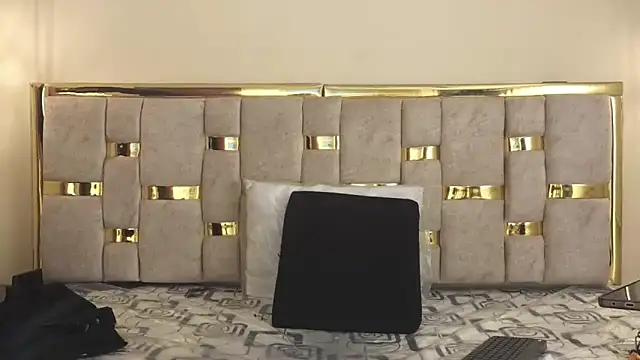 ling ling24 online show from December 20, 2025, 3:42 am