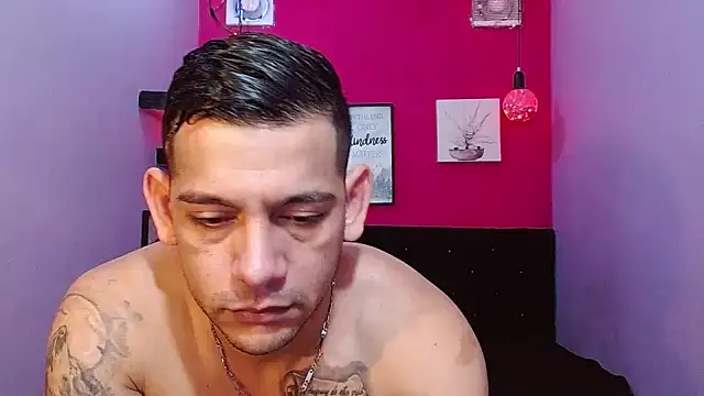hugecocks hot online show from May 19, 2026, 7:54 pm