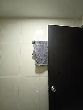 KaelMoreau online show from November 28, 2025, 8:14 am