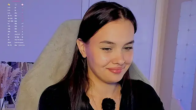 Snapshot of _Sweetie_ chatting on October 9, 2025, 4:51 pm Sweetie online show from October 9, 2025, 4:51 pm