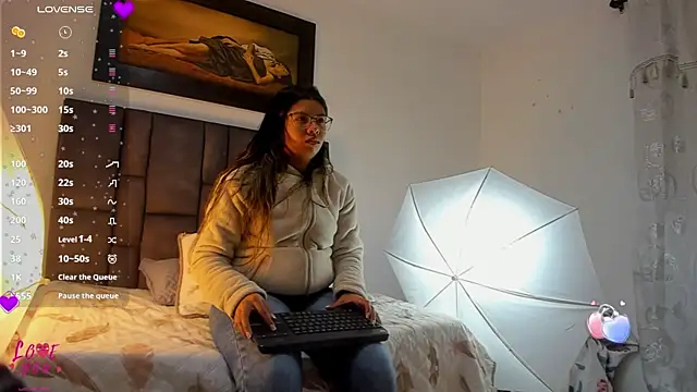 Vahiolet smith online show from February 22, 2026, 4:59 am