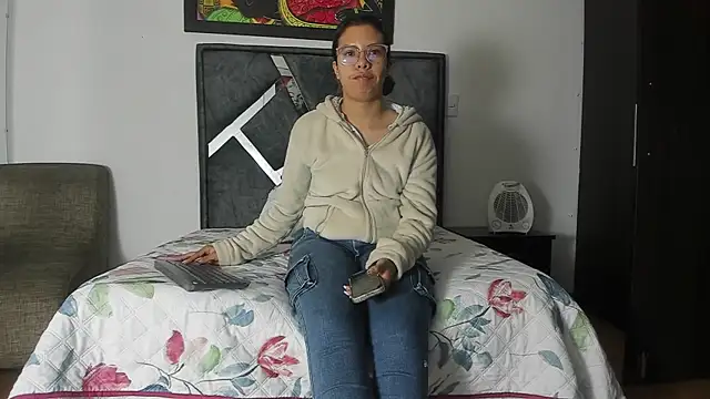 Snapshot of Vahiolet_smith chatting on October 30, 2025, 2:54 am Vahiolet smith online show from October 30, 2025, 2:54 am