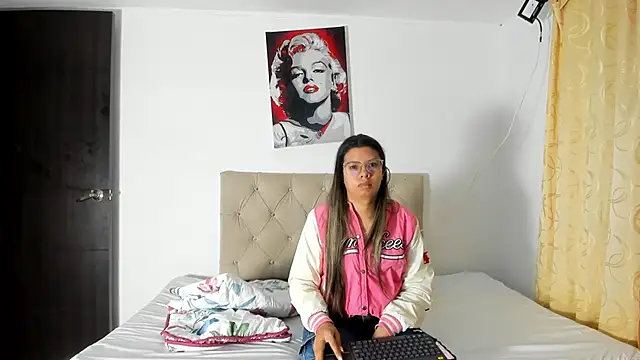 Snapshot of Vahiolet_smith chatting on September 23, 2025, 3:13 am Vahiolet smith online show from September 23, 2025, 3:13 am