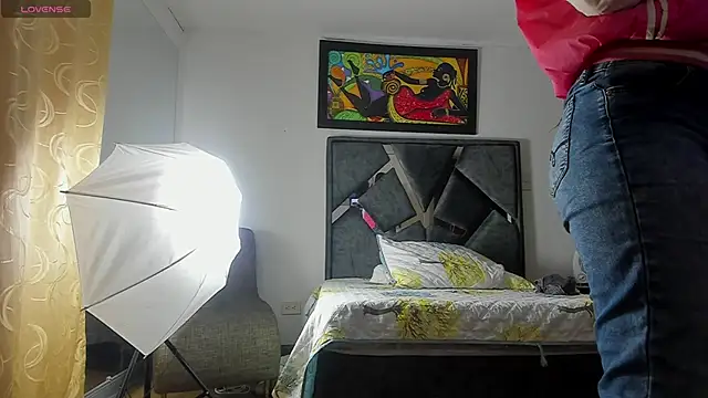 Snapshot of Vahiolet_smith chatting on October 16, 2025, 3:15 am Vahiolet smith online show from October 16, 2025, 3:15 am