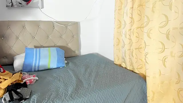 Snapshot of Vahiolet_smith chatting on September 30, 2025, 3:01 am Vahiolet smith online show from September 30, 2025, 3:01 am