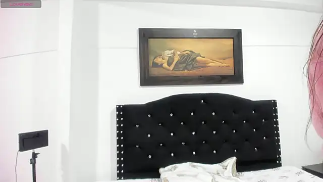 Vahiolet smith online show from November 26, 2025, 2:00 am