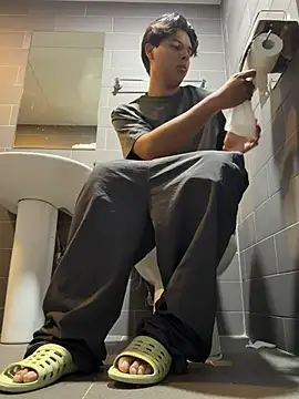 erickcastro777 online show from April 12, 2026, 12:08 pm