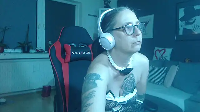 Snapshot of EiskalterEngel74 chatting on December 7, 2024, 7:38 pm EiskalterEngel74 online show from December 7, 2024, 7:38 pm