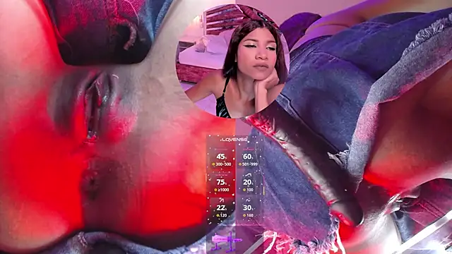 Snapshot of SofiRey_ chatting on October 4, 2025, 1:34 pm SofiRey  online show from October 4, 2025, 1:34 pm