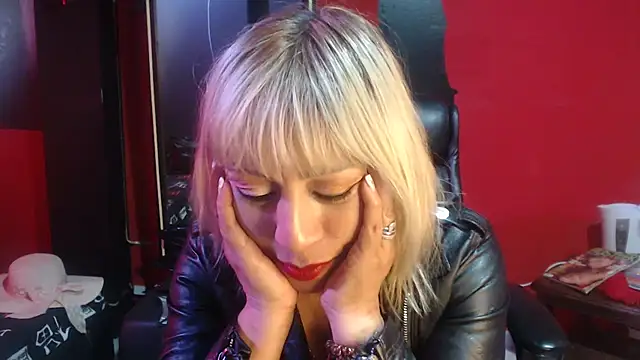 Snapshot of KLOE_PIELL chatting on October 29, 2025, 9:58 pm KLOE PIELL online show from October 29, 2025, 9:58 pm