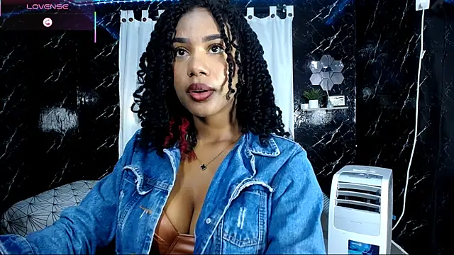 Snapshot of Hillary_queen chatting on September 28, 2025, 12:56 pm Hillary queen online show from September 28, 2025, 12:56 pm