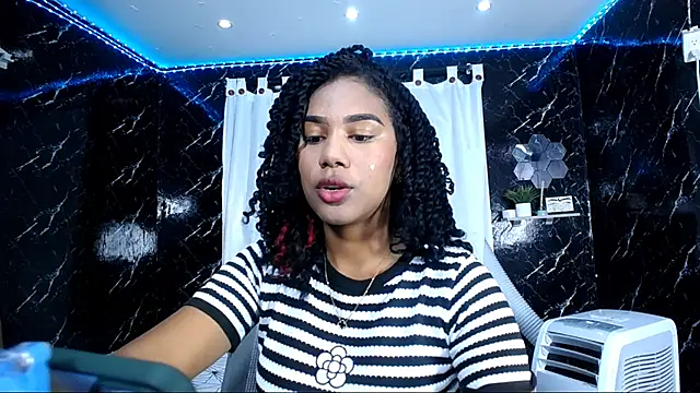 Snapshot of Hillary_queen chatting on September 26, 2025, 1:07 pm Hillary queen online show from September 26, 2025, 1:07 pm