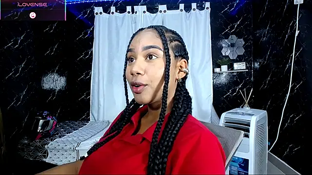 Snapshot of Hillary_queen chatting on October 10, 2025, 12:39 pm Hillary queen online show from October 10, 2025, 12:39 pm