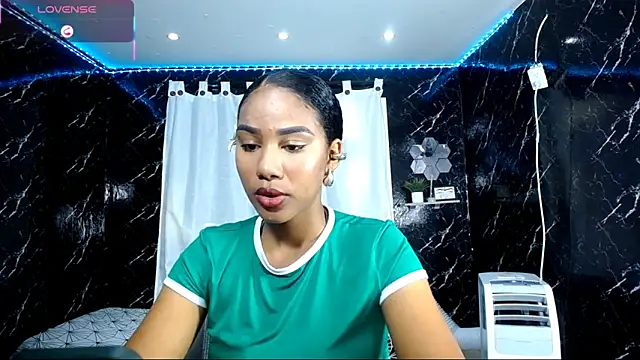 Snapshot of Hillary_queen chatting on September 20, 2025, 12:43 pm Hillary queen online show from September 20, 2025, 12:43 pm