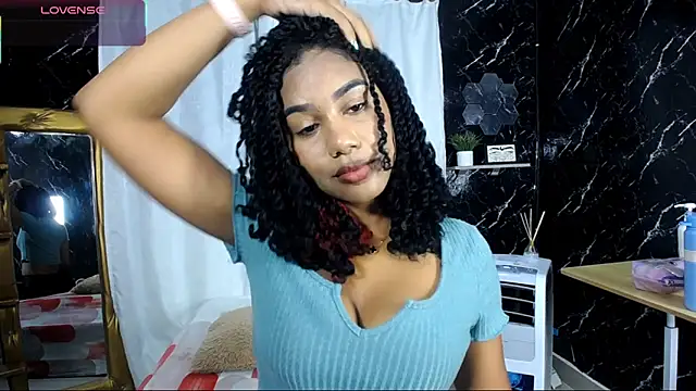 Snapshot of Hillary_queen chatting on October 29, 2025, 6:18 pm Hillary queen online show from October 29, 2025, 6:18 pm