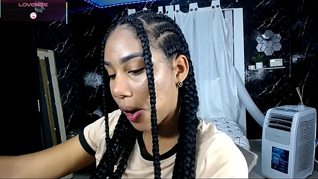 Snapshot of Hillary_queen chatting on October 15, 2025, 12:46 pm Hillary queen online show from October 15, 2025, 12:46 pm