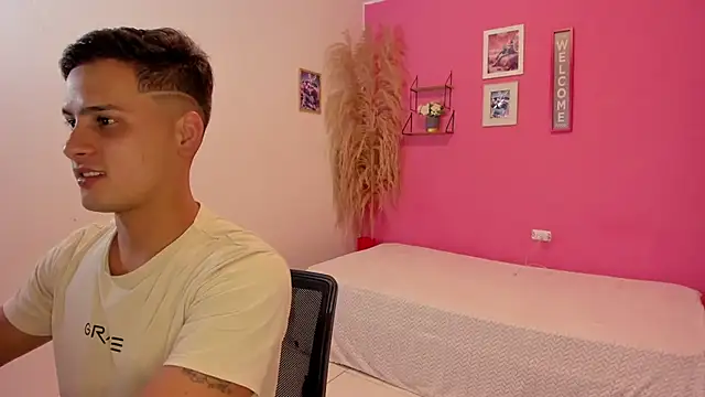 Snapshot of JANER_03 chatting on October 21, 2025, 4:12 am JANER 03 online show from October 21, 2025, 4:12 am