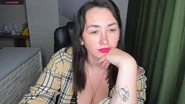 Kendra SXY online show from October 6, 2025, 4:19 pm