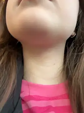 Snapshot of Peachy_Dream chatting on February 13, 2026, 1:22 pm Peachy Dream online show from February 13, 2026, 1:22 pm