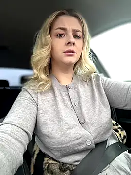 Love Bri online show from September 24, 2025, 10:11 am