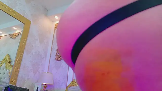 Snapshot of BellahColucci chatting on October 8, 2025, 8:42 pm BellahColucci online show from October 8, 2025, 8:42 pm