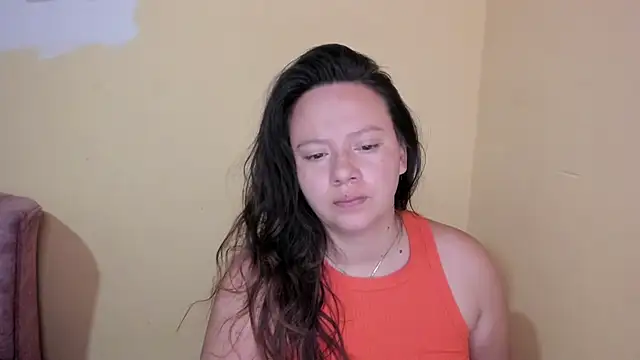 lauraguzman online show from July 27, 2026, 3:57 am