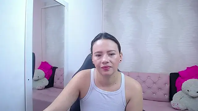 lauraguzman online show from February 26, 2025, 3:03 am