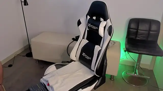 dafboy1 online show from September 29, 2025, 2:23 pm